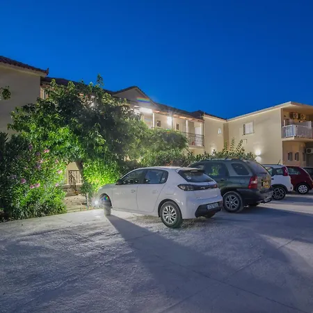 Grapevines Aparthotel