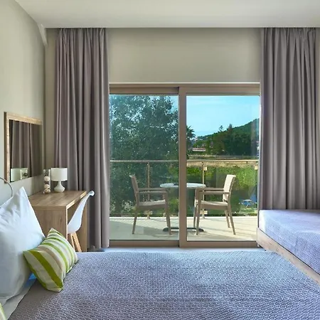 Grapevines Apart Otel 4*
